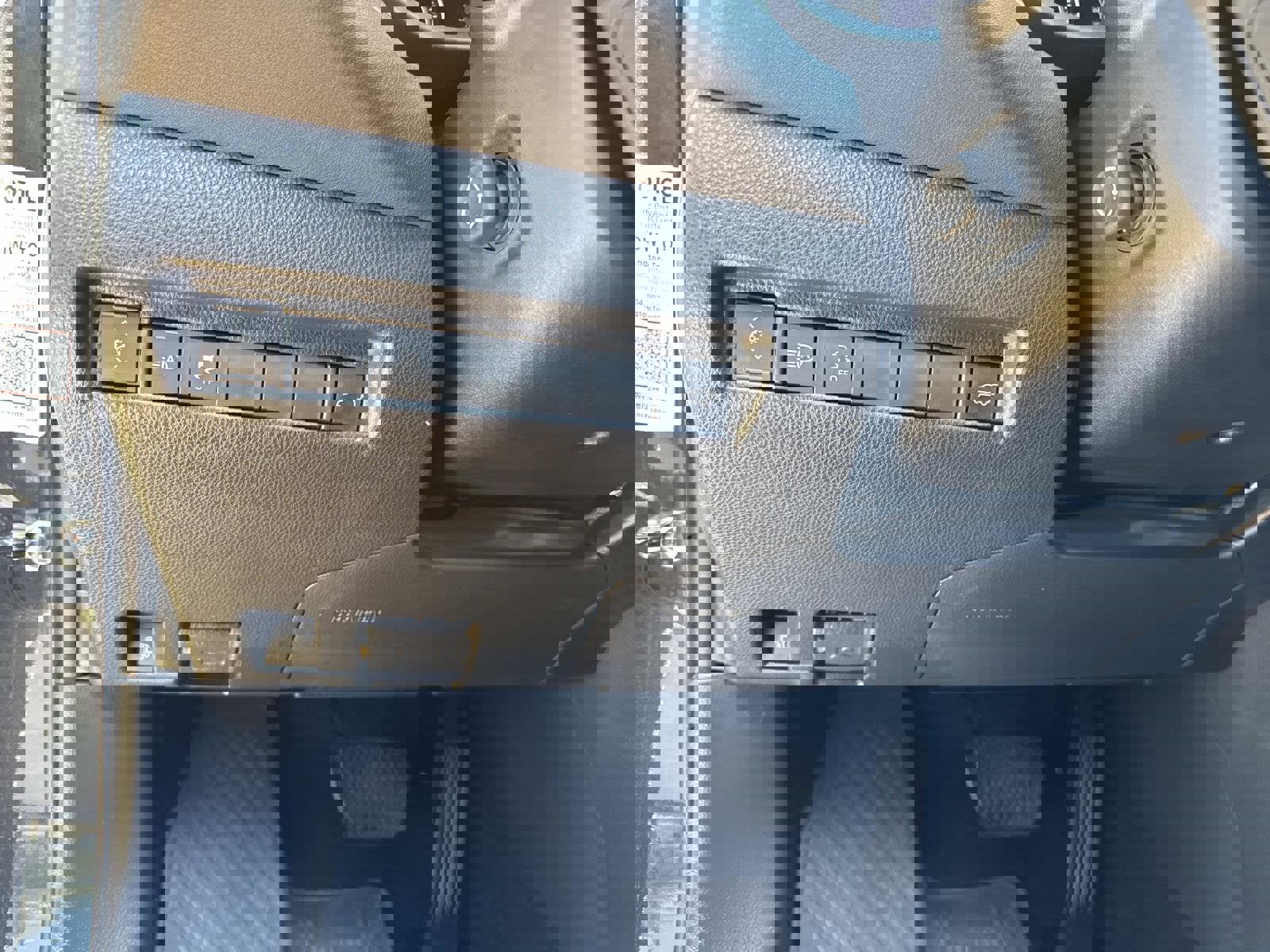 Used 2023 Toyota Venza XLE image 29