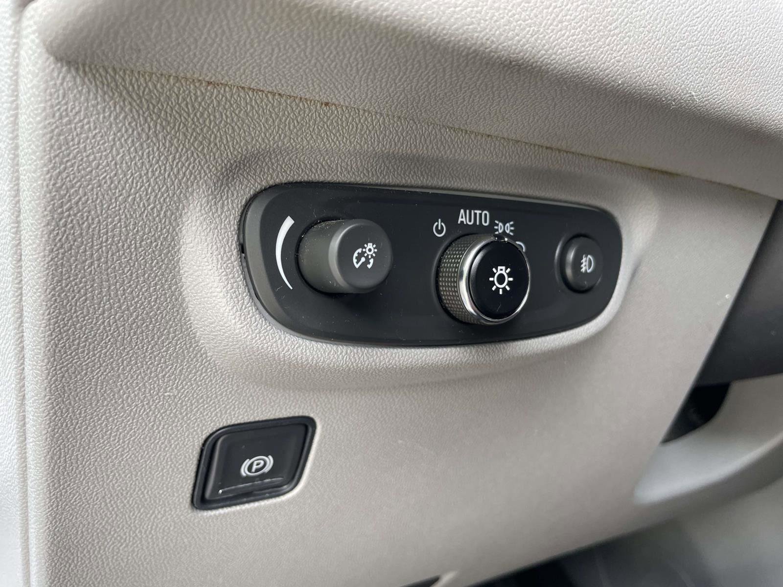 Used 2023 GMC Terrain SLT FWD image 15