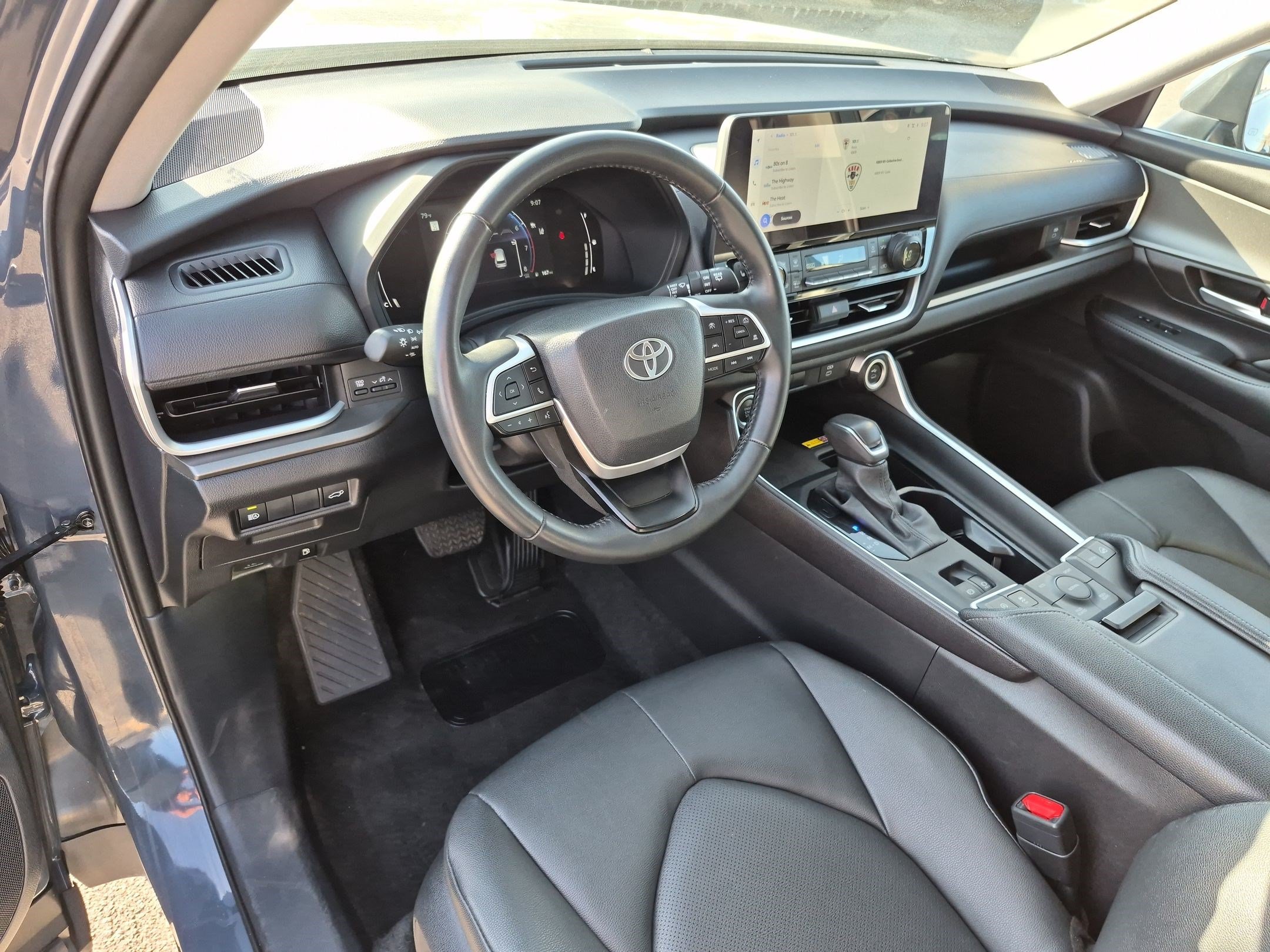 Used 2025 Toyota Grand Highlander AWD image 16