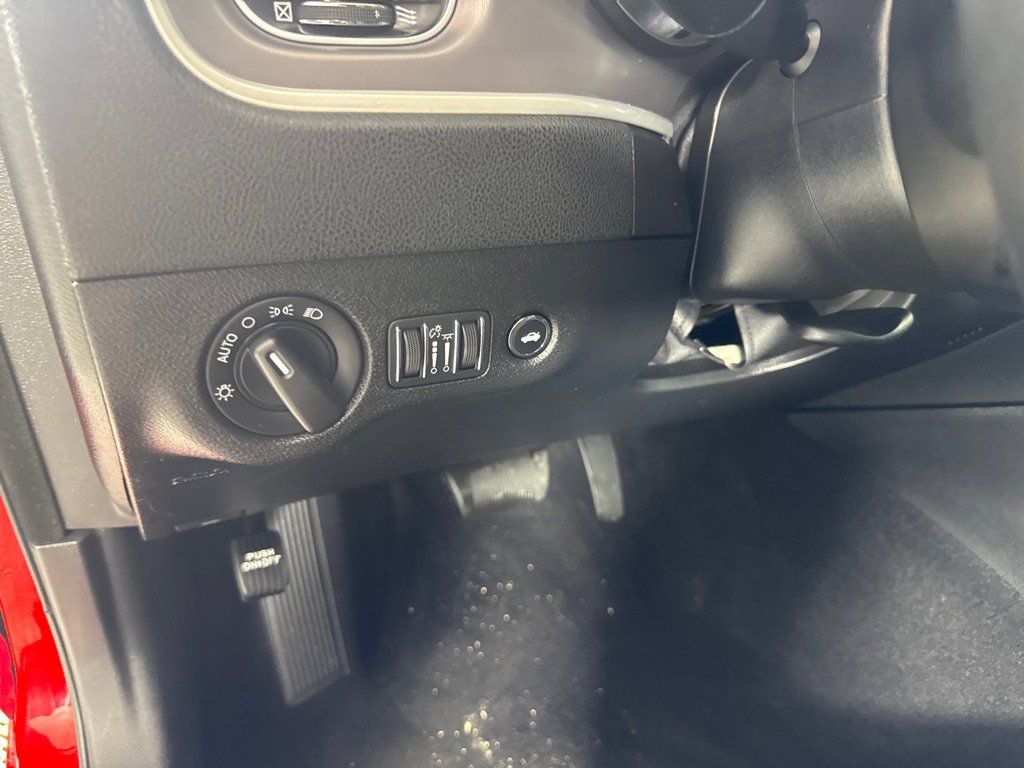 Used 2022 Dodge Charger SXT w/ Leather Interior Group image 17