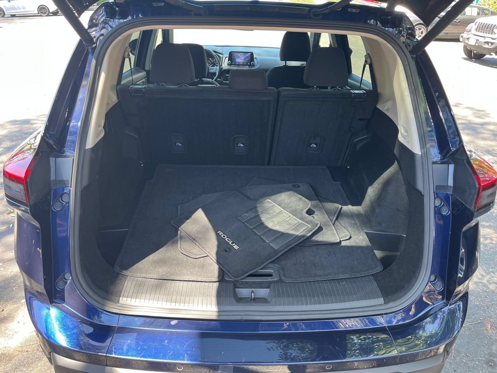 Used 2025 Nissan Rogue SV AWD/4WD image 33