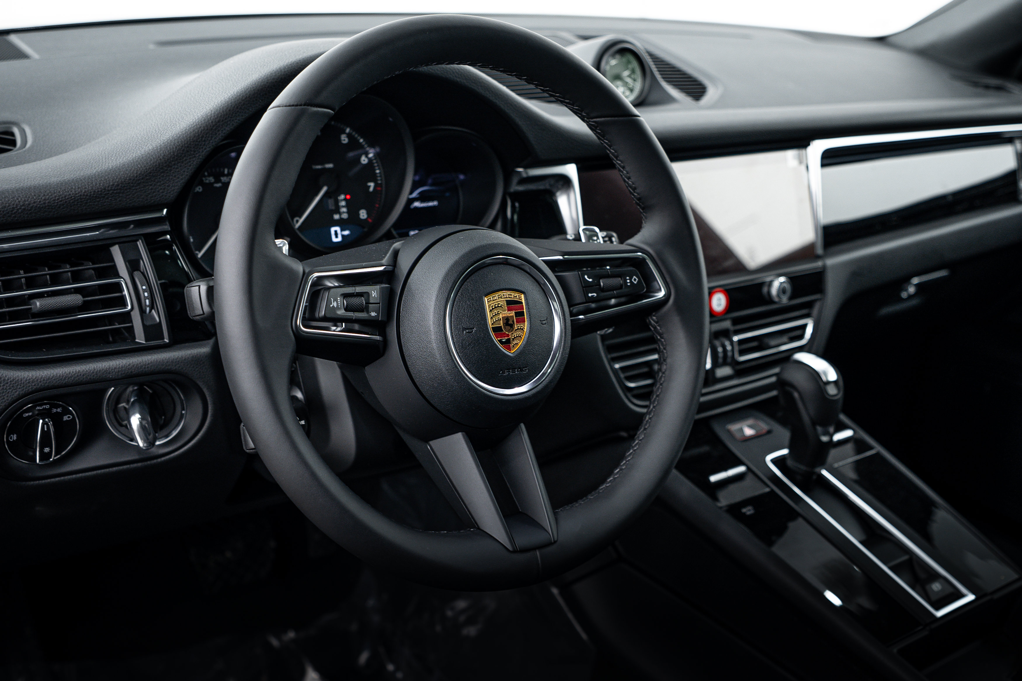 Certified 2026 Porsche Macan AWD/4WD image 15