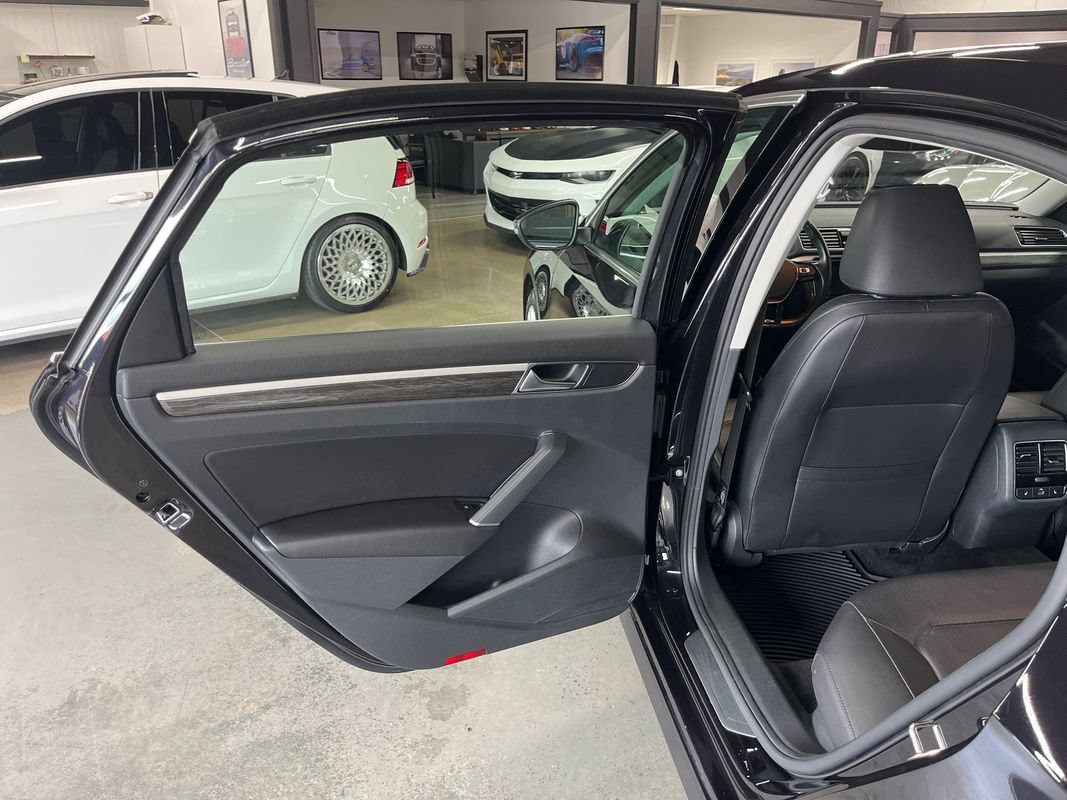 Used 2018 Volkswagen Passat 2.0T SE FWD image 39