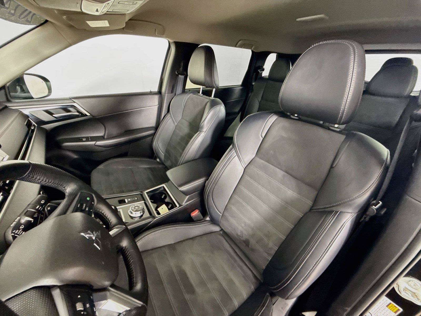 Used 2024 Mitsubishi Outlander SE Black Edition AWD/4WD image 5