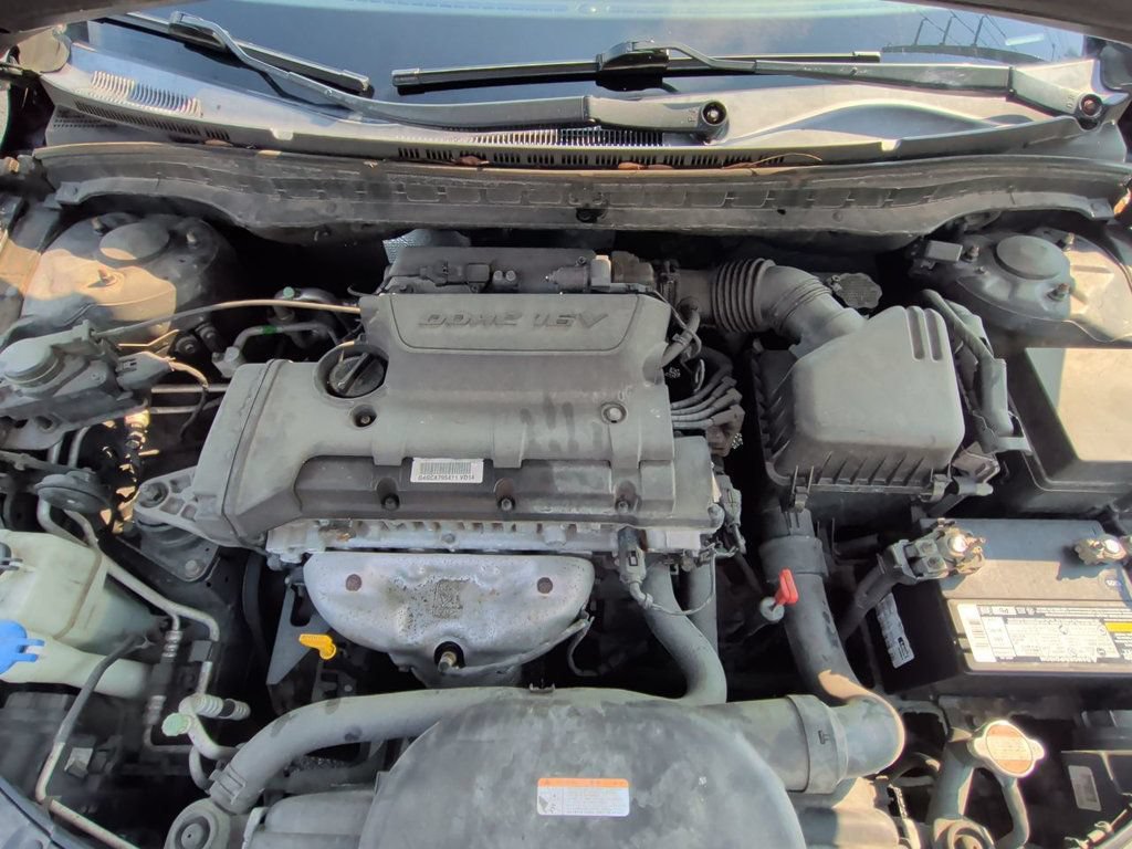 Used 2010 Hyundai Elantra GLS FWD image 11
