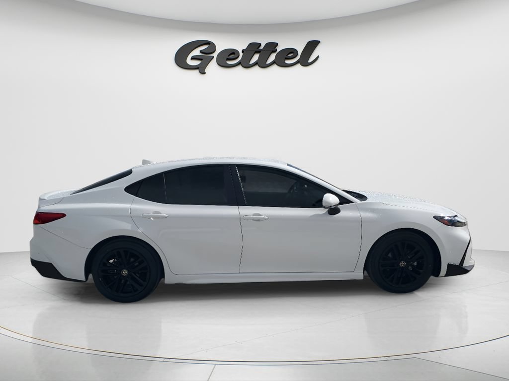 Used 2025 Toyota Camry SE w/ Convenience Package FWD image 4