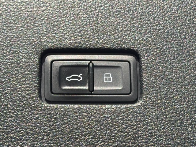 Used 2019 Audi Q8 Premium Plus w/ Premium Plus AWD/4WD image 20