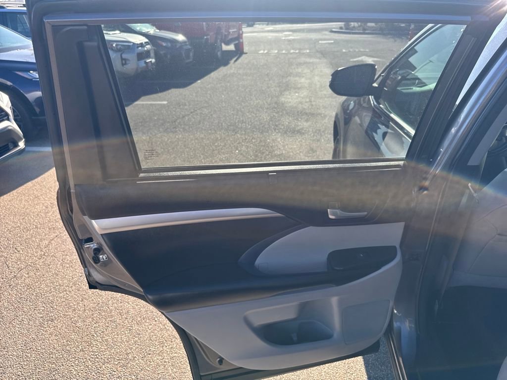 Used 2018 Toyota Highlander XLE image 39