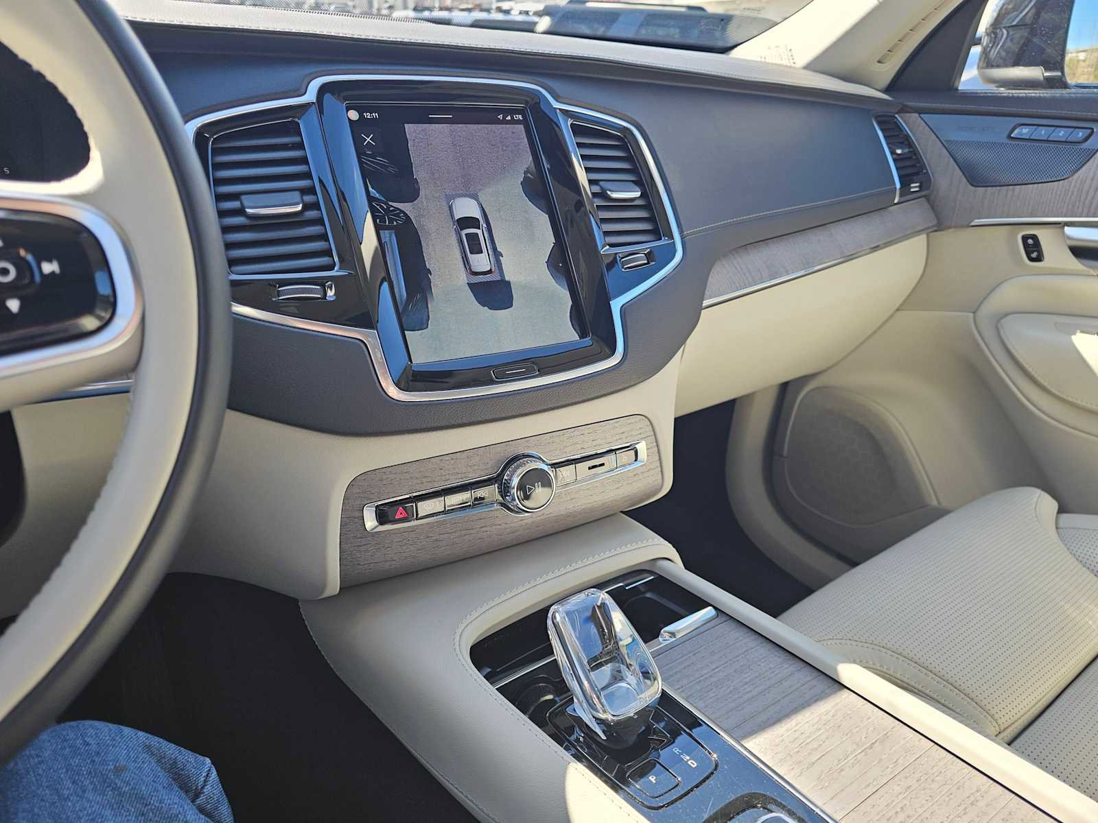 Certified 2023 Volvo XC90 B6 Ultimate w/ Protection Package Premier image 31