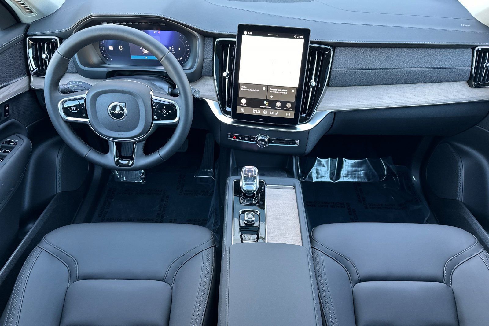 New 2026 Volvo XC90 B6 Plus w/ Protection Package image 3