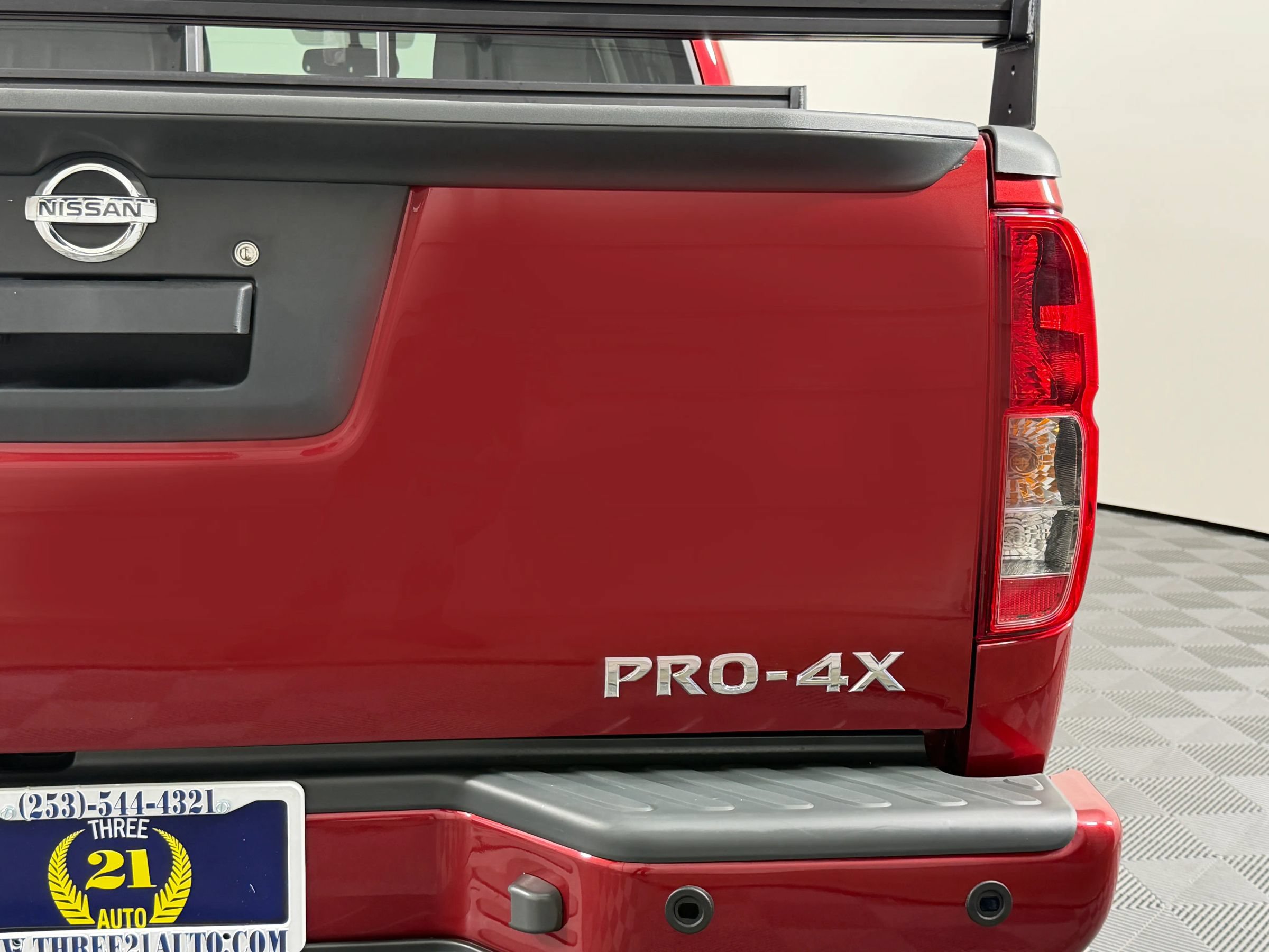 Used 2021 Nissan Frontier PRO-4X w/ Pro-4x Utility Package AWD/4WD image 10