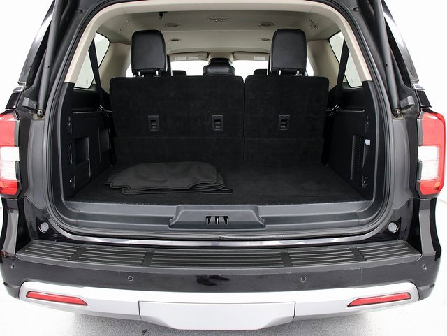 Used 2024 Ford Expedition Max XLT image 29