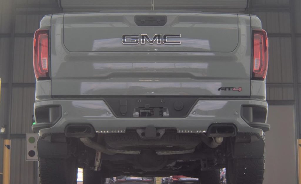 Used 2024 GMC Sierra 1500 AT4 w/ Technology Package AWD/4WD image 9