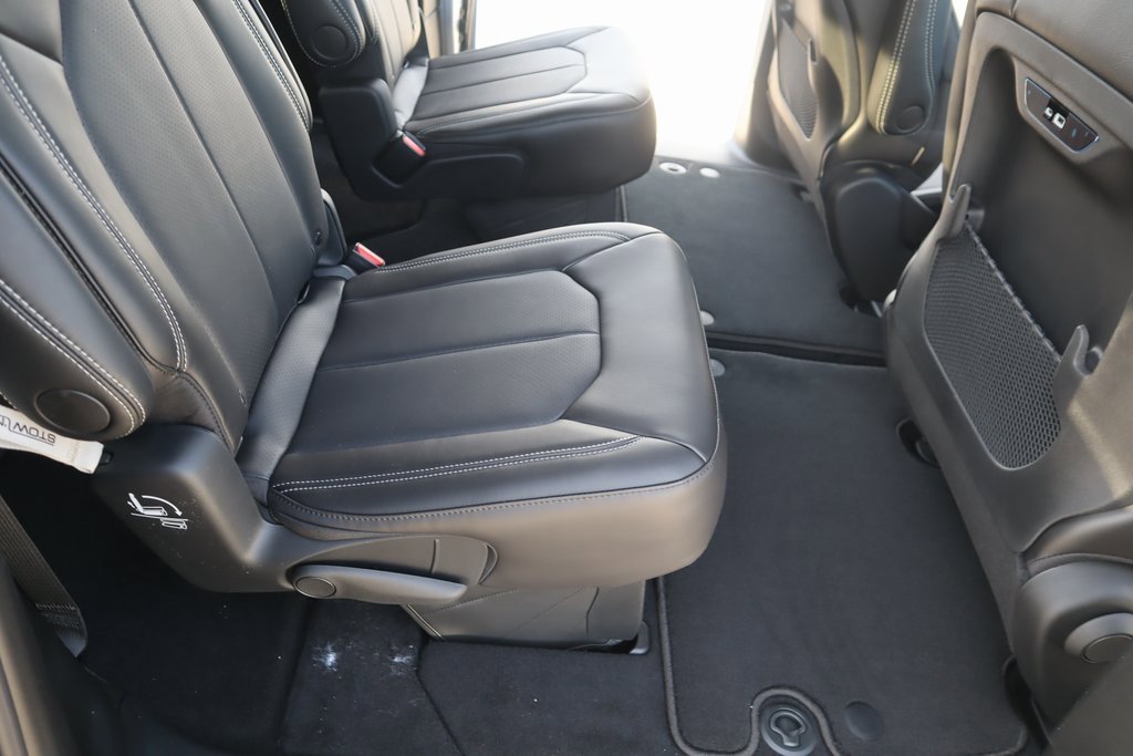 New 2026 Chrysler Pacifica Select image 16