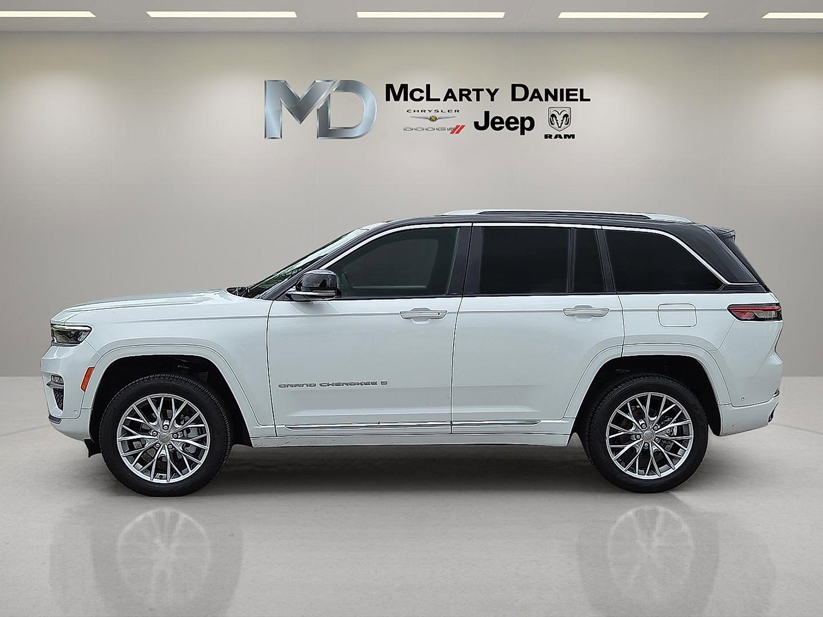 Used 2022 Jeep Grand Cherokee Summit w/ Adv Protech Group IV image 3