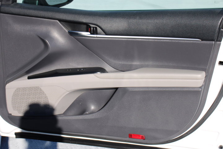 Used 2020 Toyota Camry LE image 18