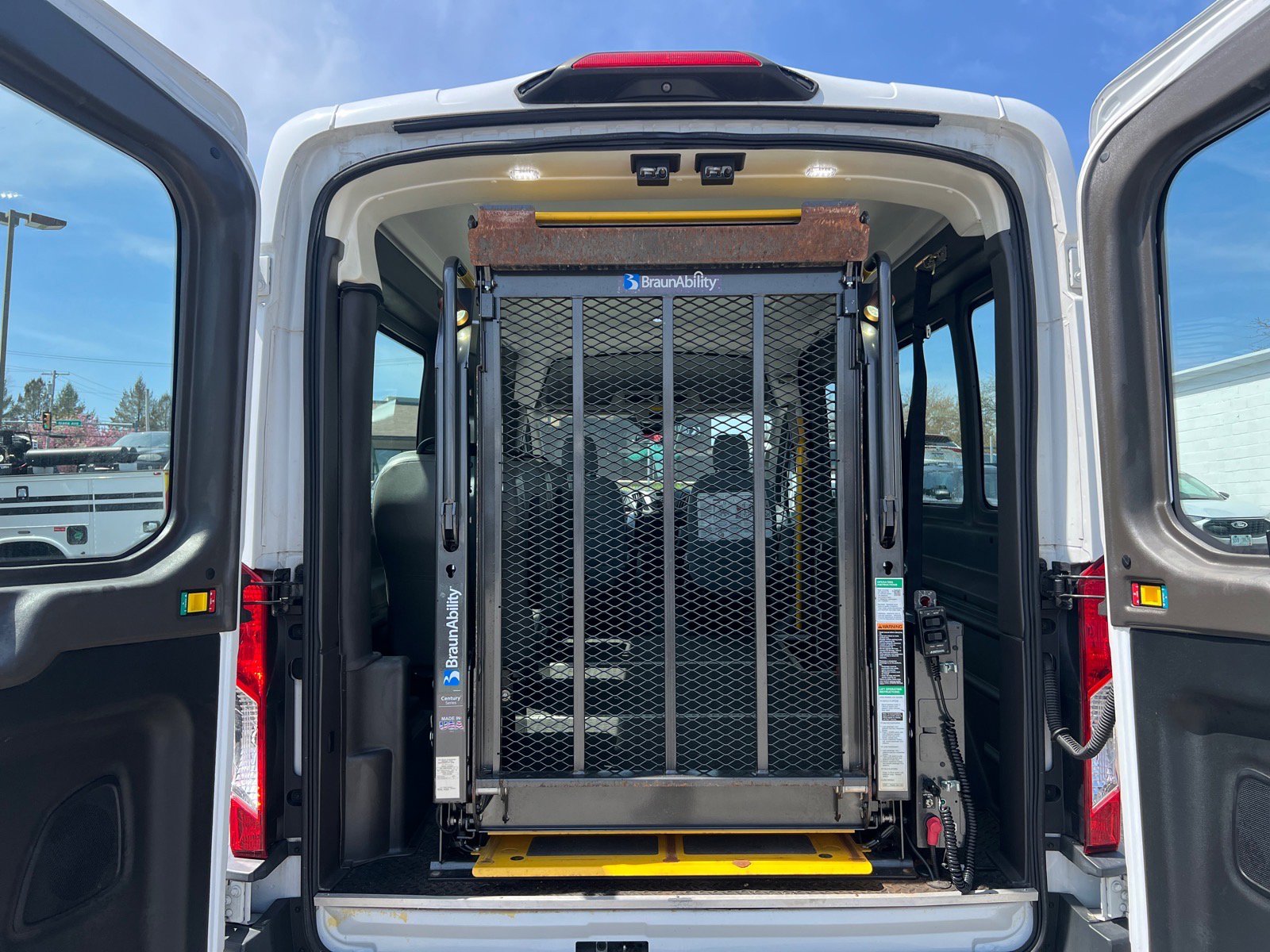 Used 2018 Ford Transit 250 148 Medium Roof image 4