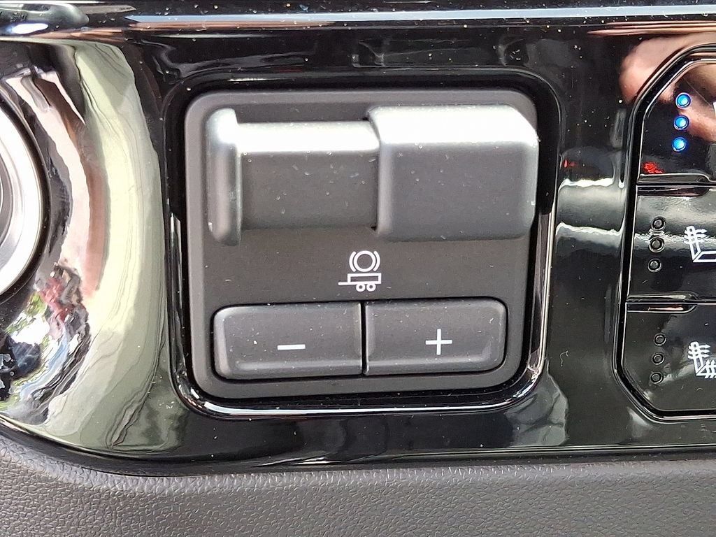 Used 2024 Chevrolet Silverado 1500 ZR2 w/ ZR2 Bison Edition AWD/4WD image 21