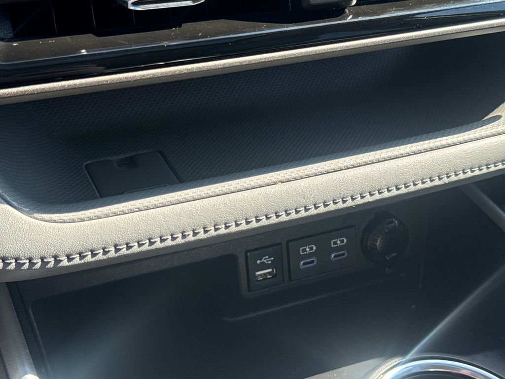 Used 2022 Toyota Highlander XLE AWD/4WD image 27