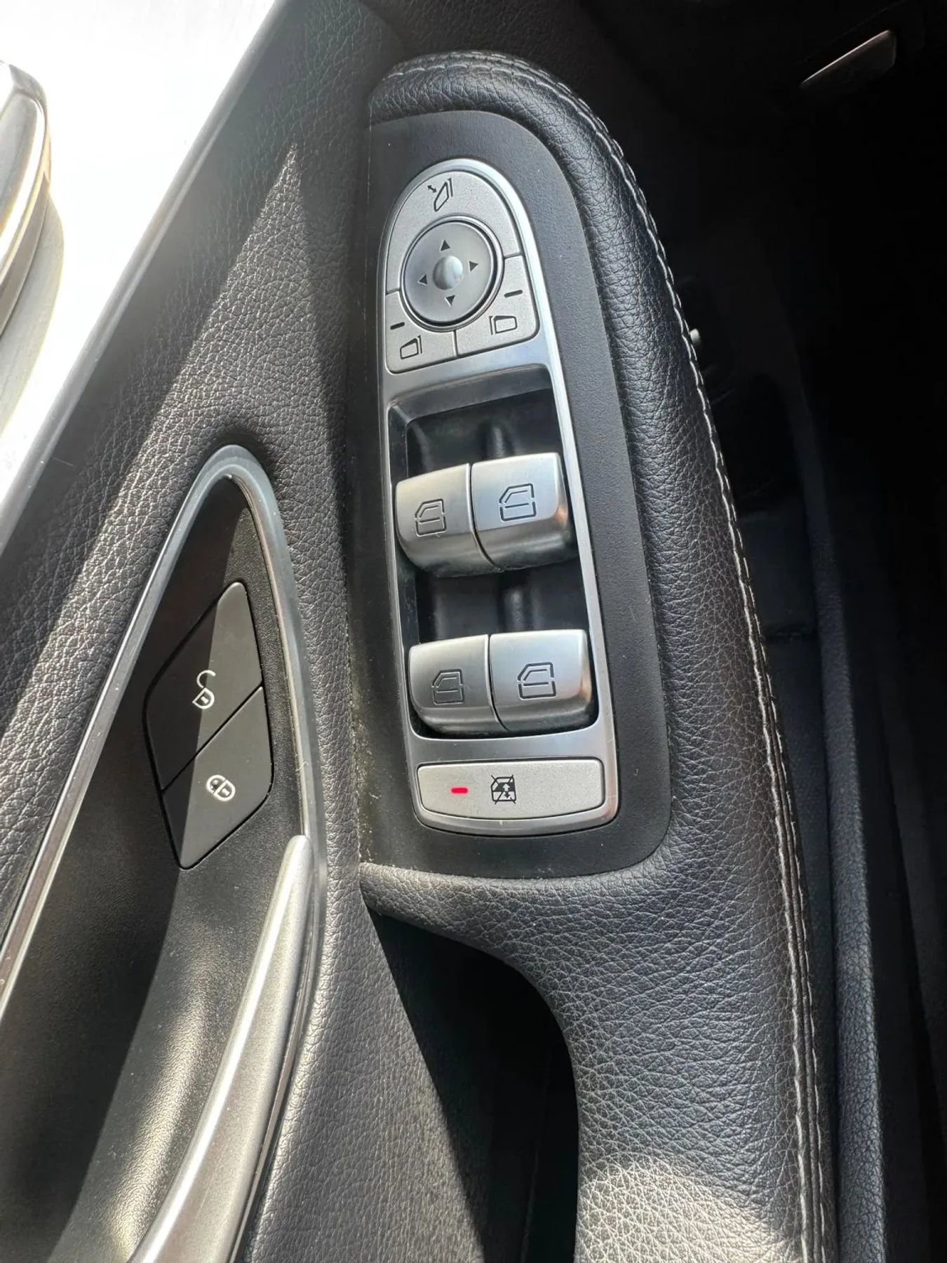 Used 2018 Mercedes-Benz C 300 4MATIC Sedan image 22