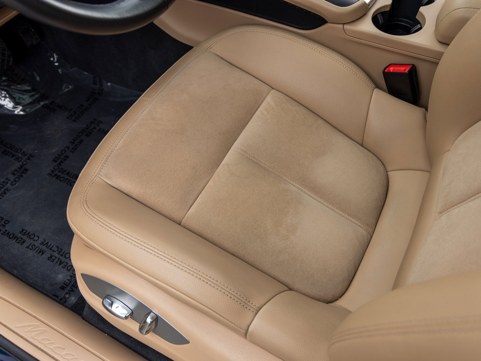 Used 2020 Porsche Macan image 25