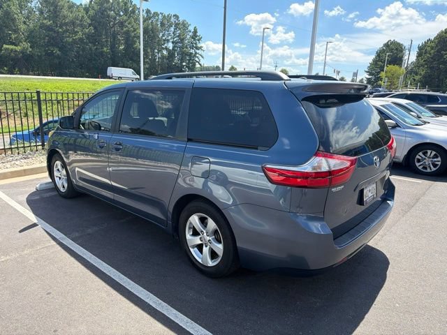 Used 2017 Toyota Sienna LE FWD image 3