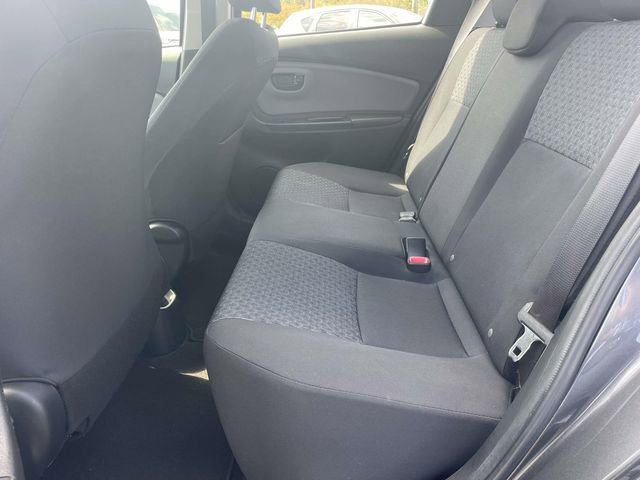 Used 2017 Toyota Yaris L image 9