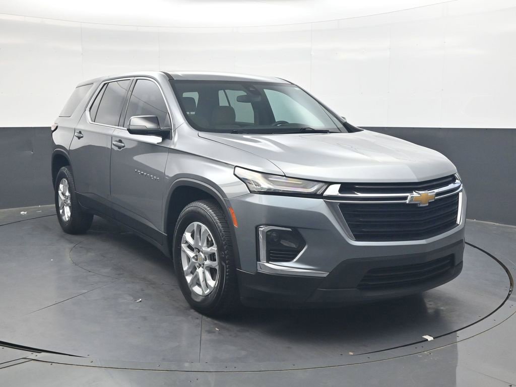 Used 2023 Chevrolet Traverse LS FWD image 2