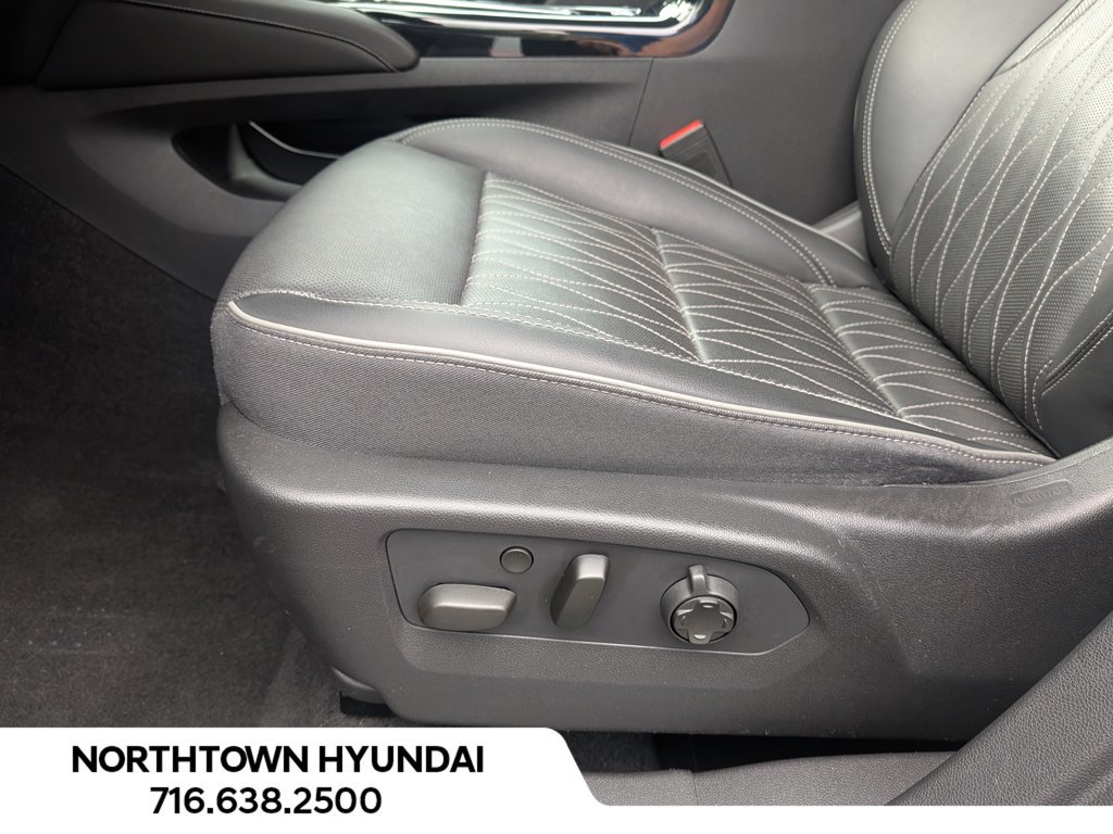 Used 2021 Buick Envision Avenir AWD/4WD image 33