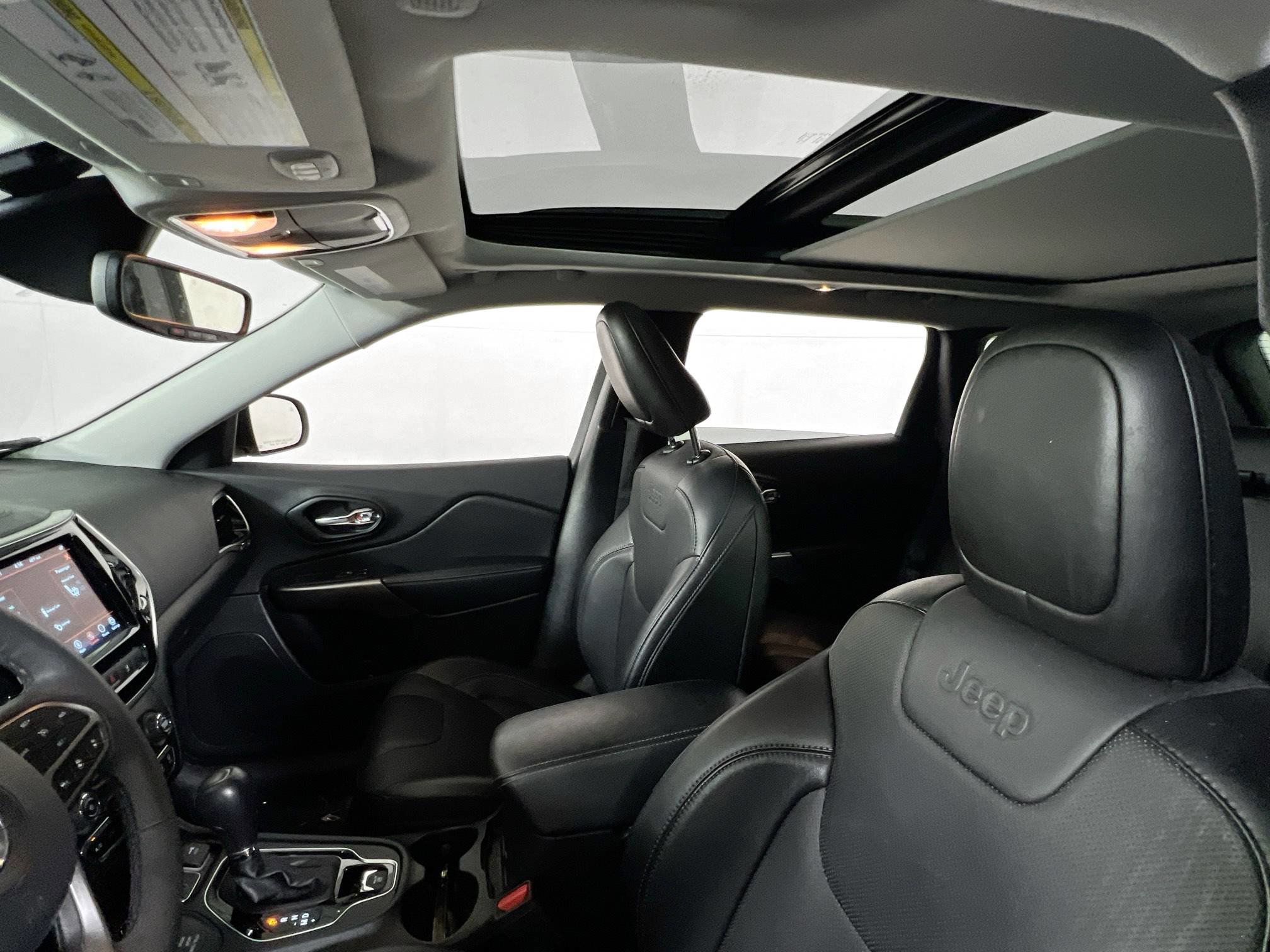 Used 2022 Jeep Cherokee Limited image 21