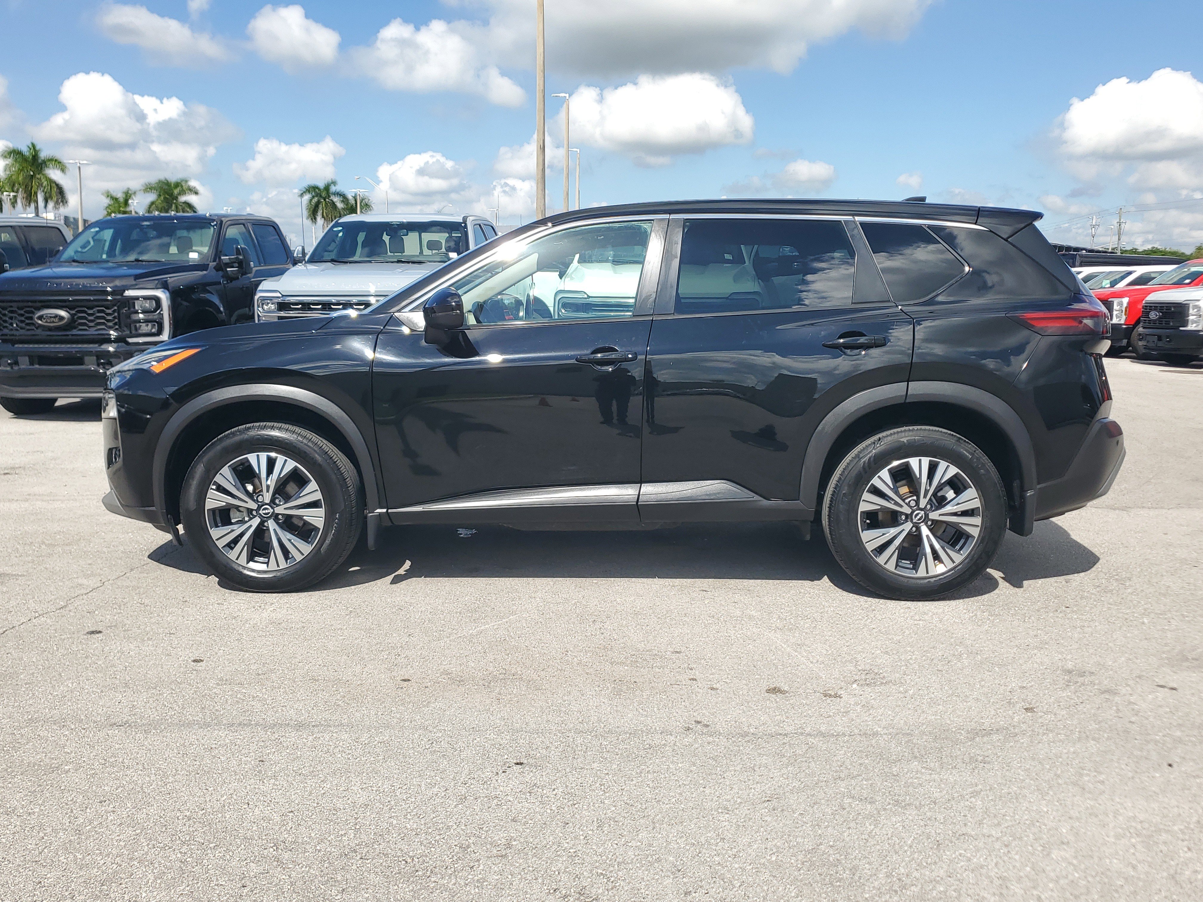 Used 2022 Nissan Rogue SV image 7