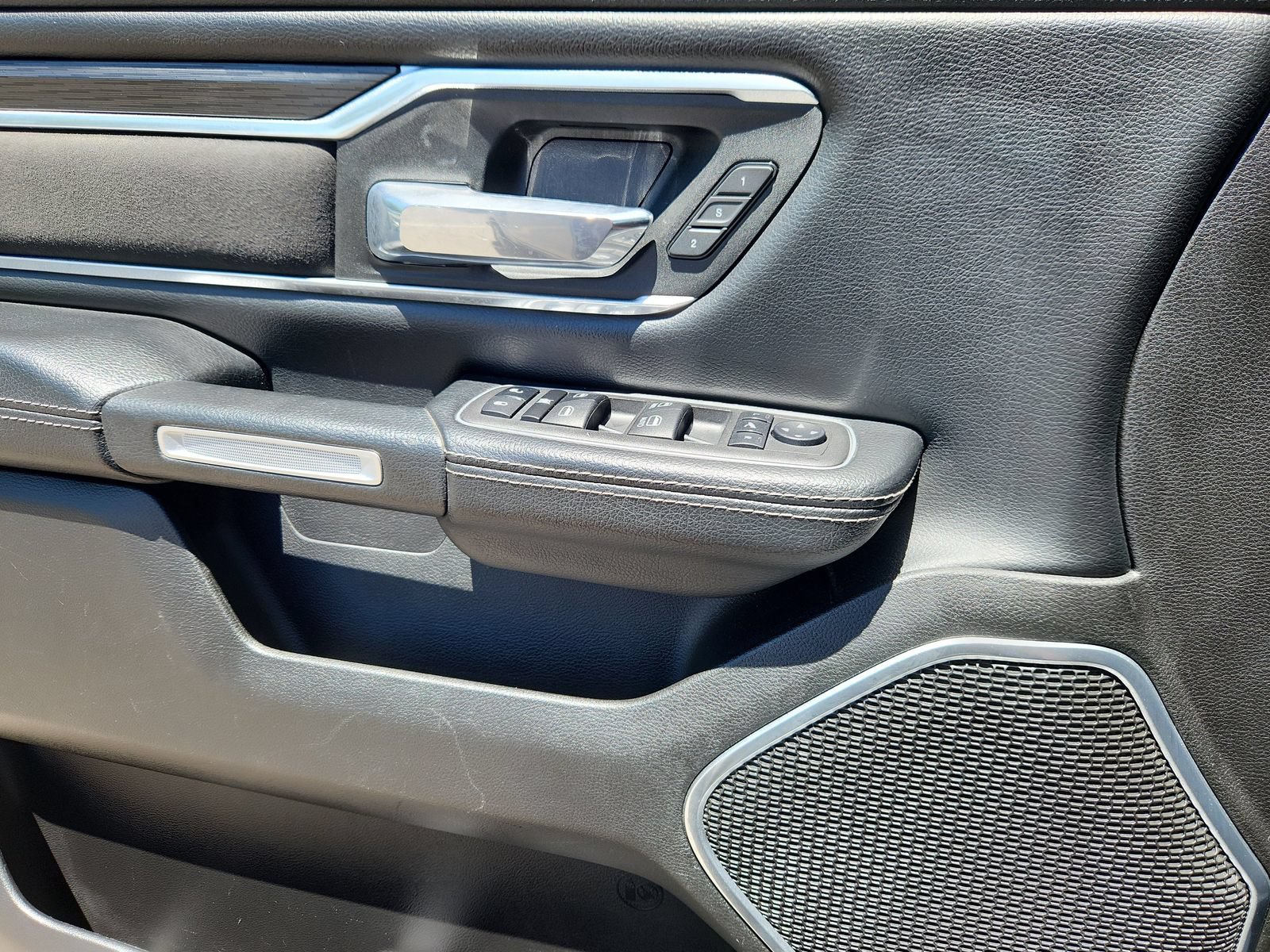 Used 2023 RAM 1500 Laramie AWD/4WD image 9