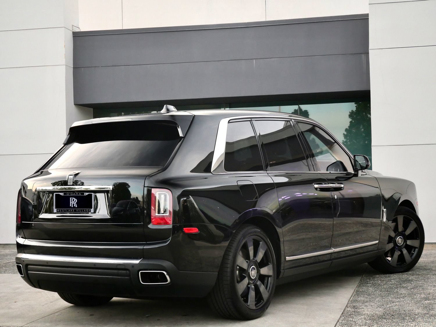 Used 2023 Rolls-Royce Cullinan AWD/4WD image 2