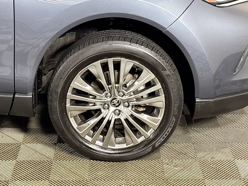 Used 2023 Toyota Venza XLE AWD/4WD image 22