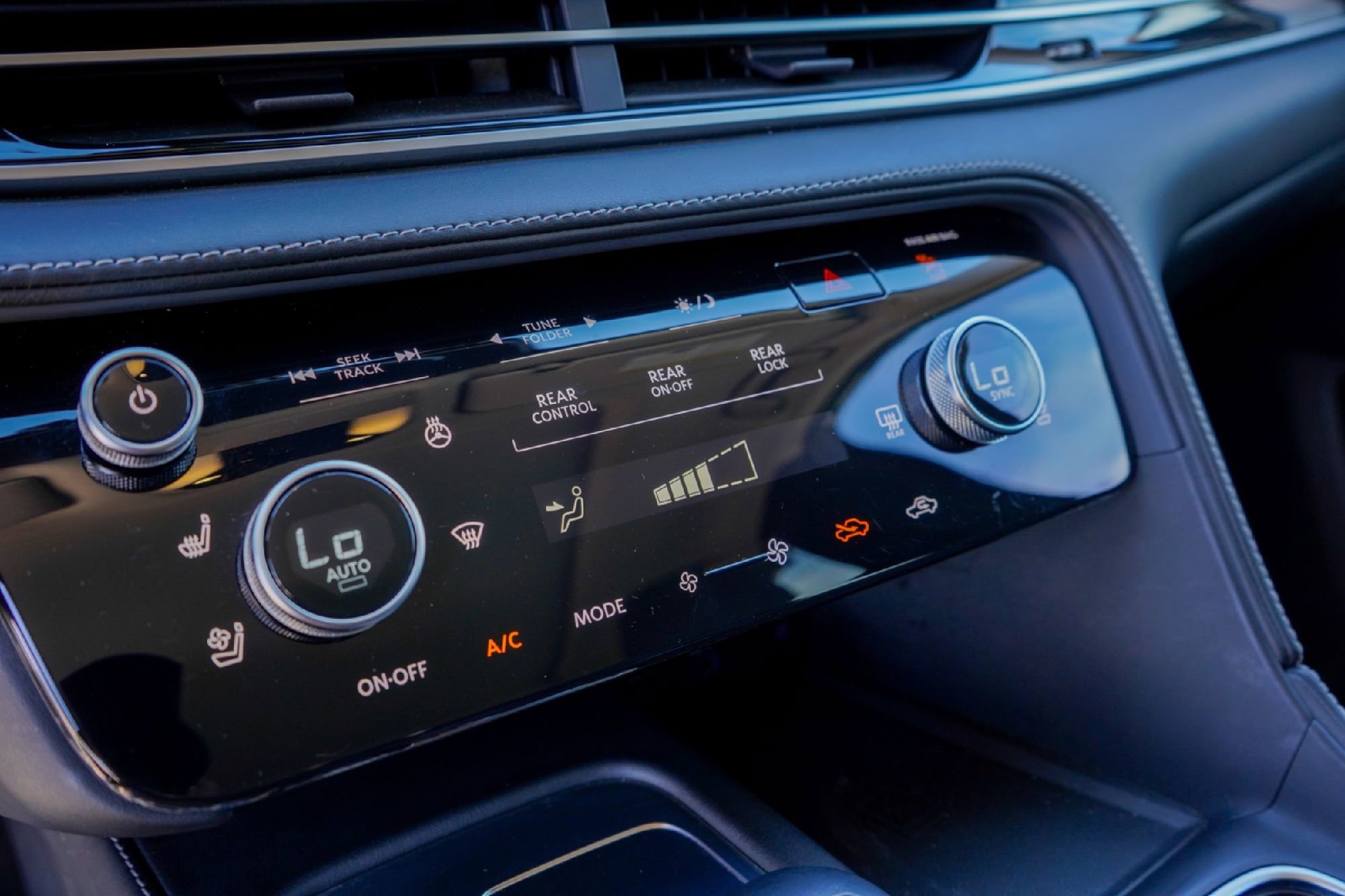 Certified 2023 INFINITI QX60 Luxe w/ Performance Audio Package image 16