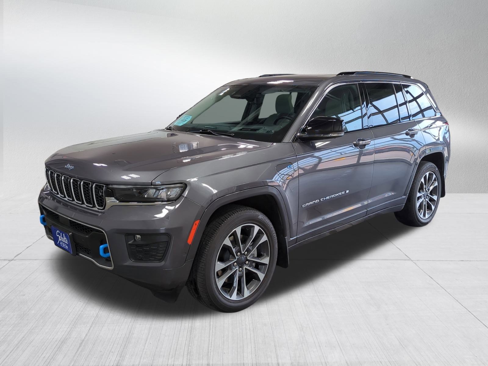 Used 2022 Jeep Grand Cherokee Overland w/ Advanced Protech Group III image 3
