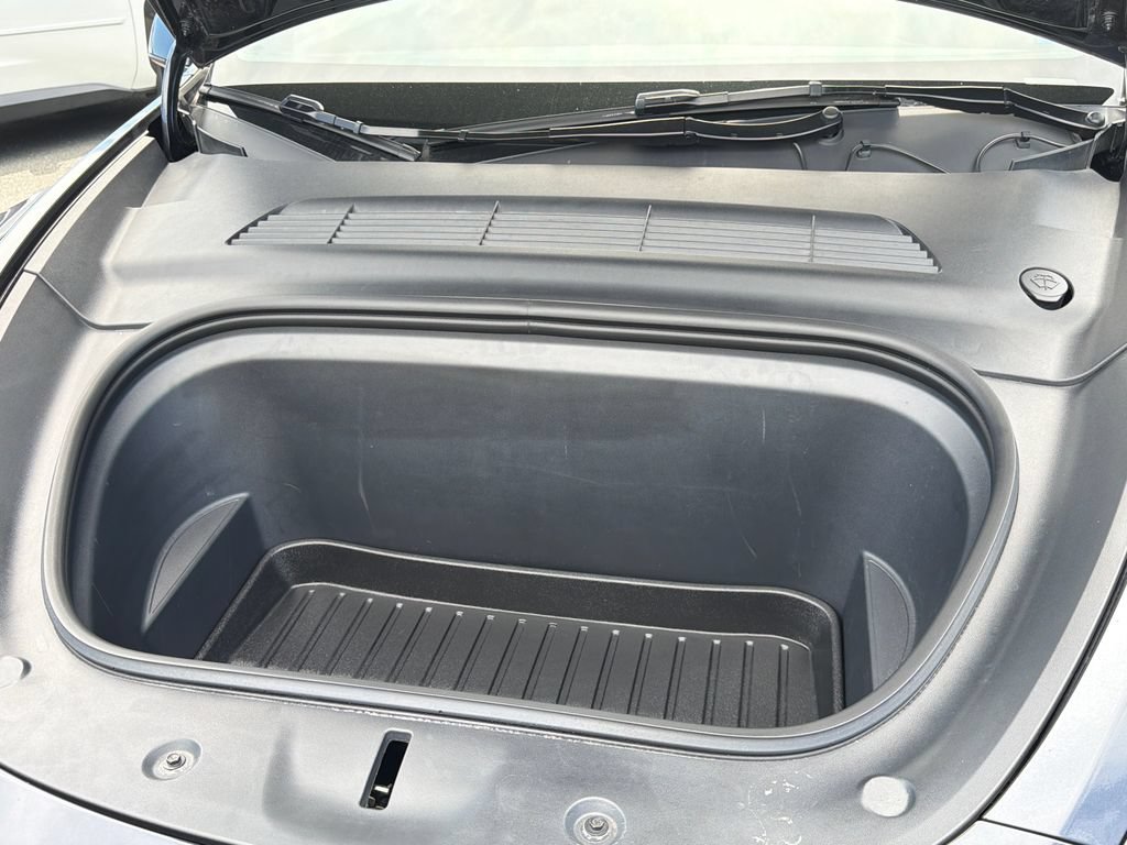 Used 2025 Tesla Model Y Long Range AWD/4WD image 30