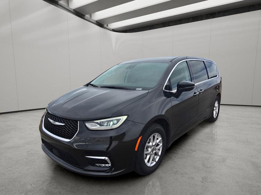 Used 2023 Chrysler Pacifica Touring-L