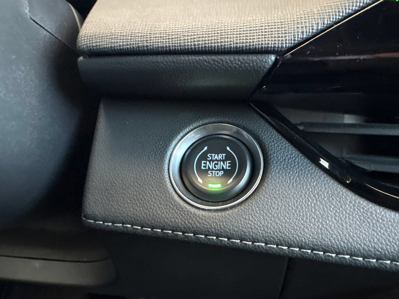 Used 2025 Buick Enclave Sport Touring FWD image 29