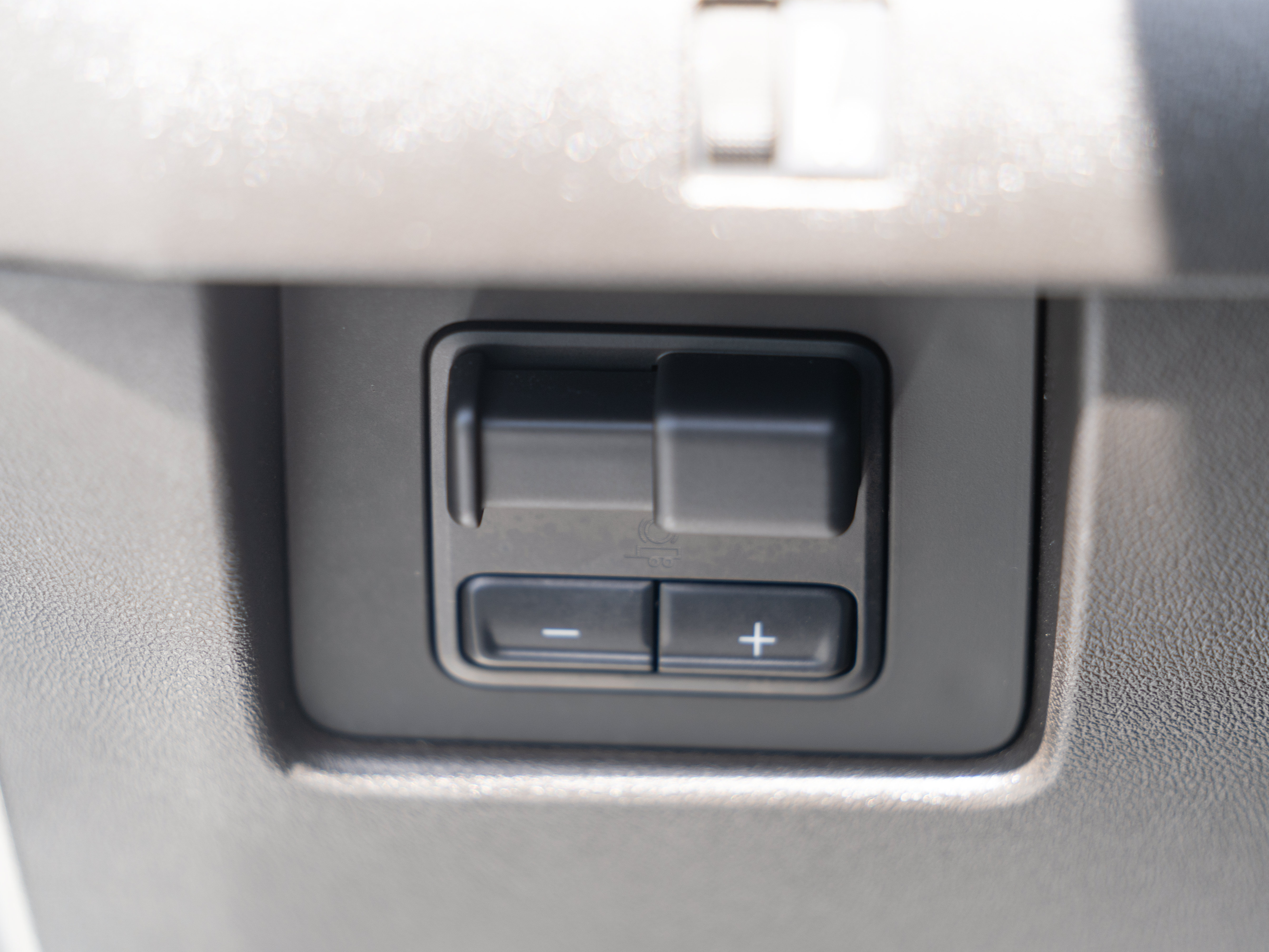 Used 2024 GMC Canyon AT4X AWD/4WD image 18