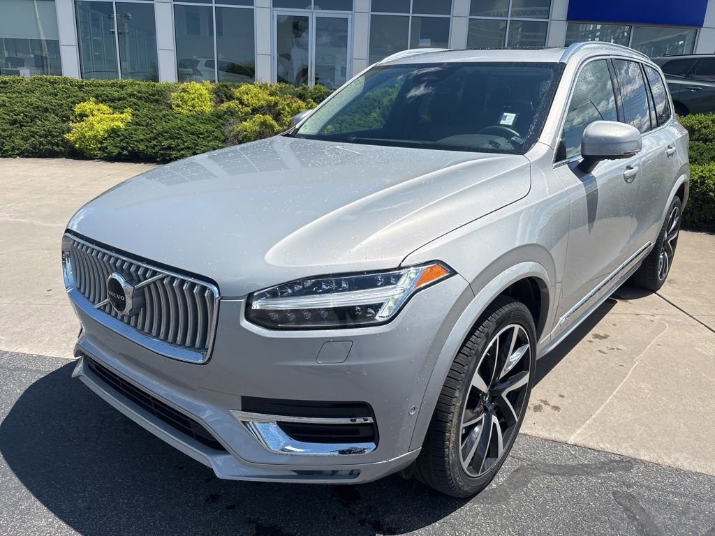 Used 2023 Volvo XC90 B6 Plus w/ Protection Package Premier AWD/4WD image 2