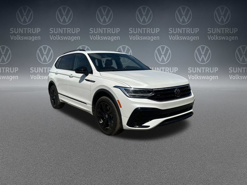Used 2024 Volkswagen Tiguan SE R-Line w/ MDO Package, Two-Row AWD/4WD image 5