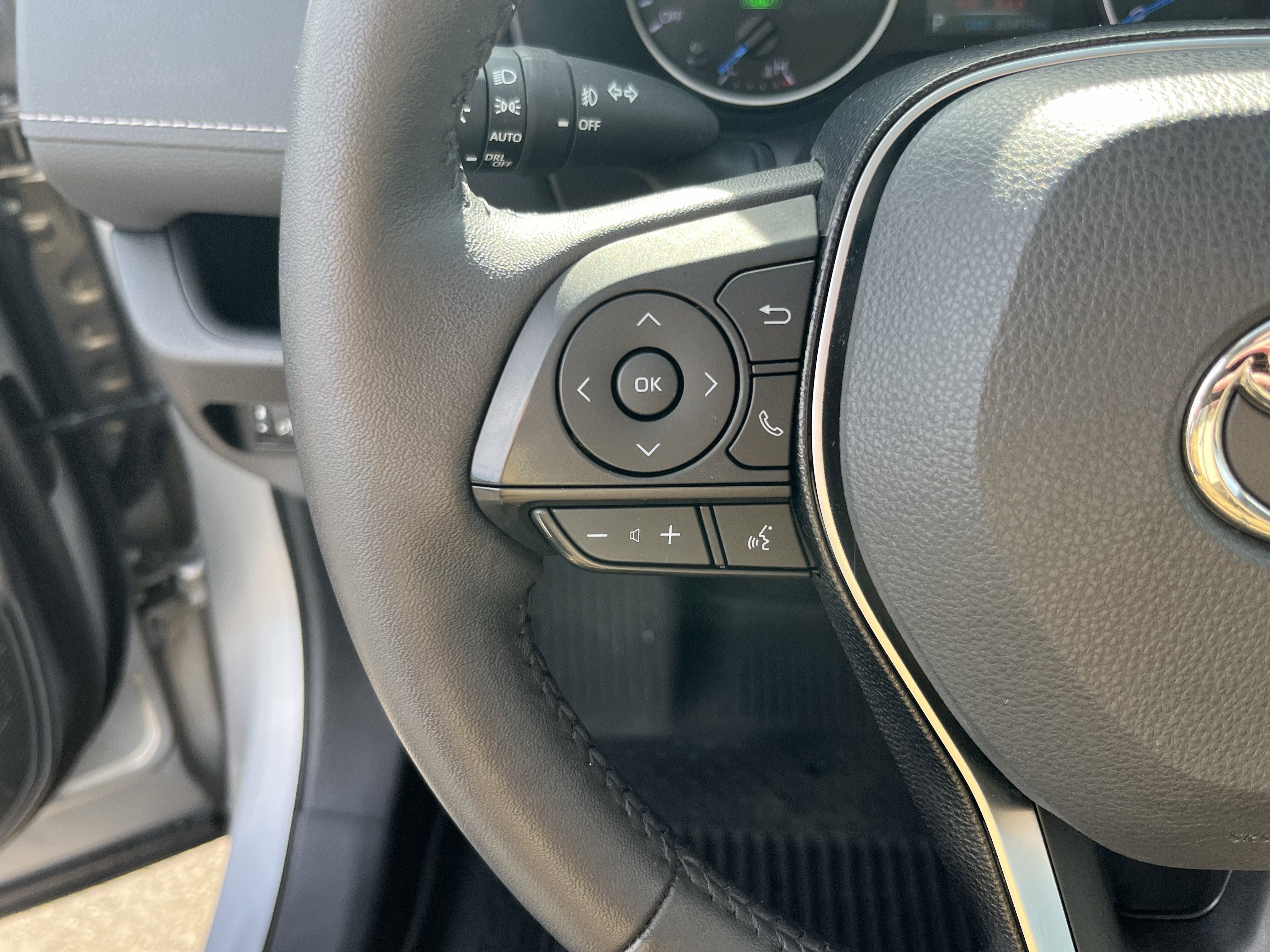 Used 2021 Toyota RAV4 XLE w/ Convenience Package image 28