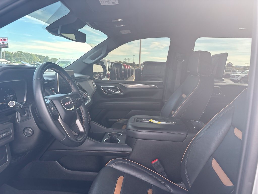 Used 2023 GMC Yukon XL AT4 w/ AT4 Premium Package AWD/4WD image 19