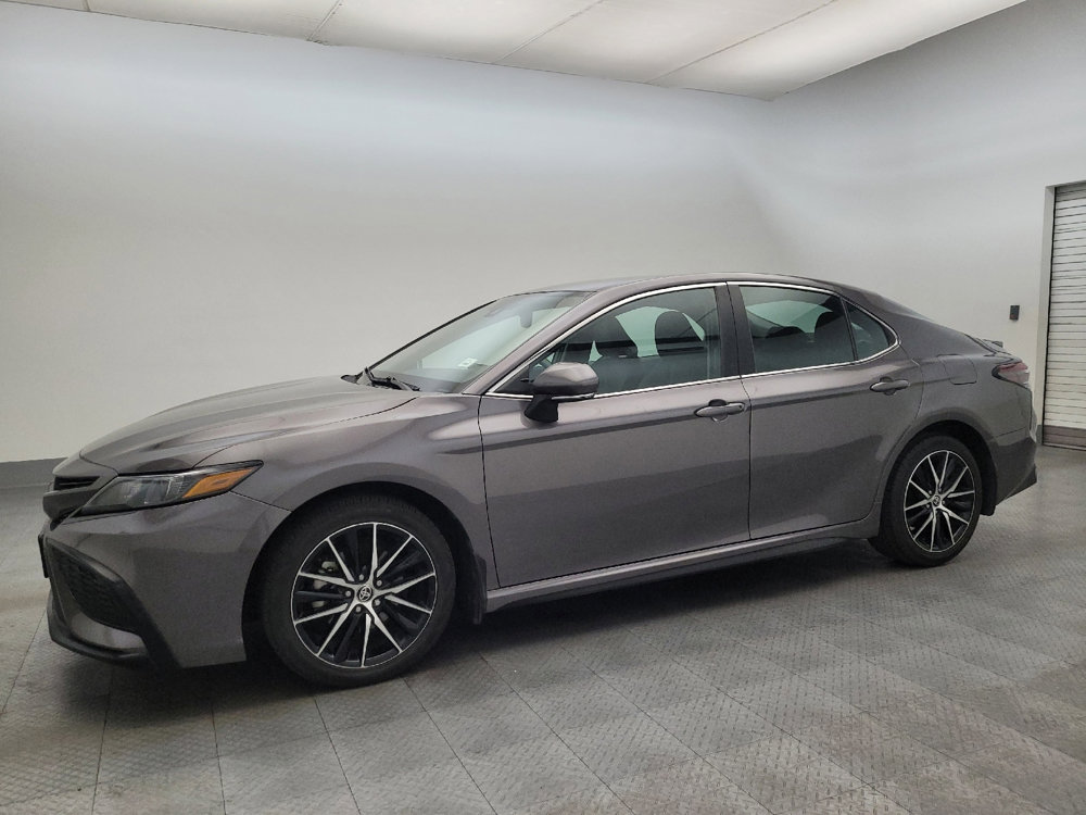 Used 2023 Toyota Camry SE image 2