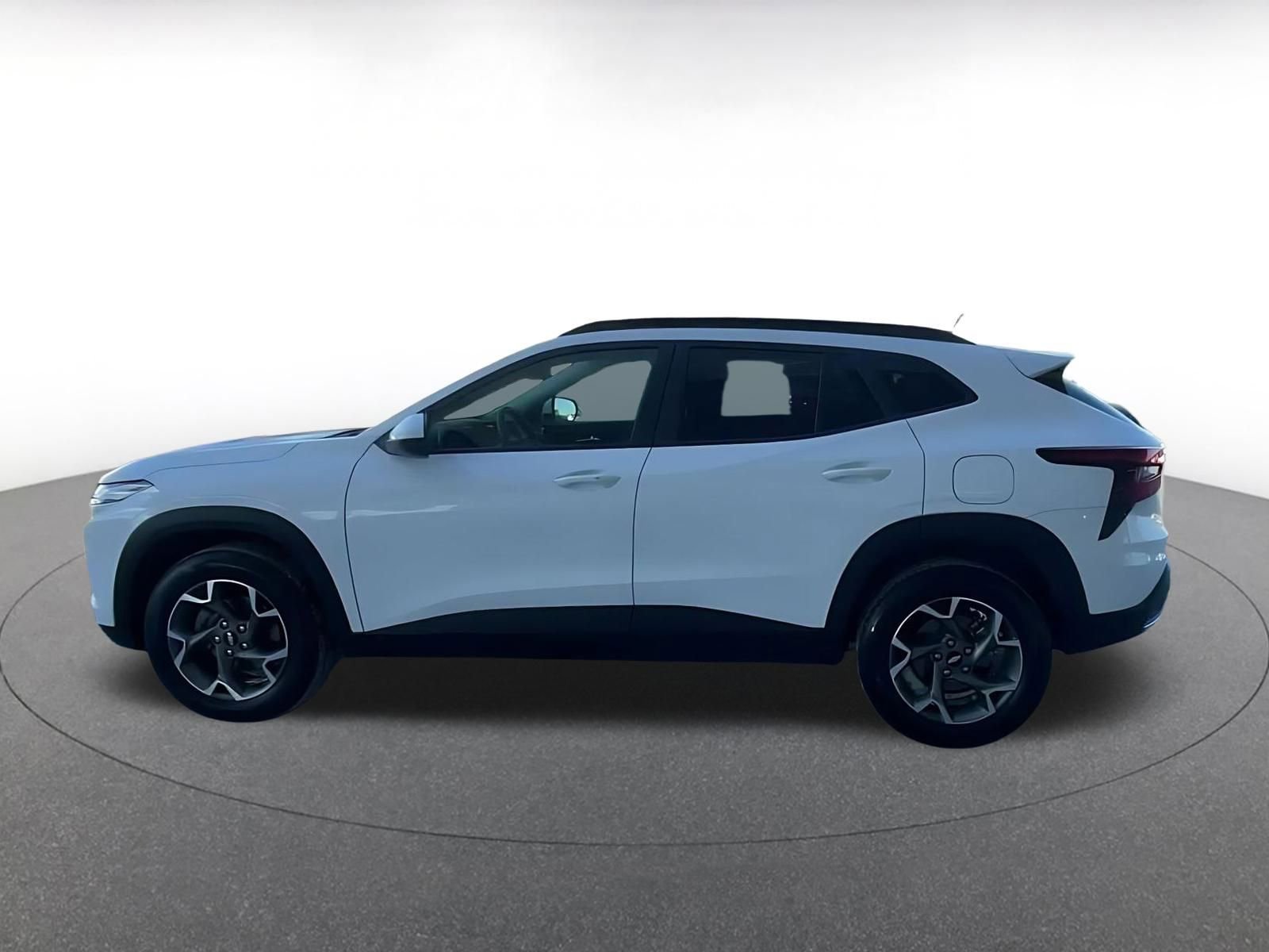 Used 2025 Chevrolet Trax LT w/ LT Convenience Package image 8