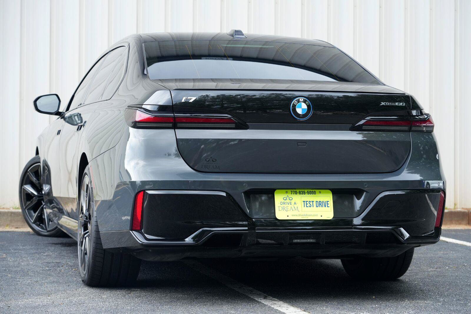 Used 2023 BMW i7 xDrive60 w/ Executive Package 2 AWD/4WD image 5