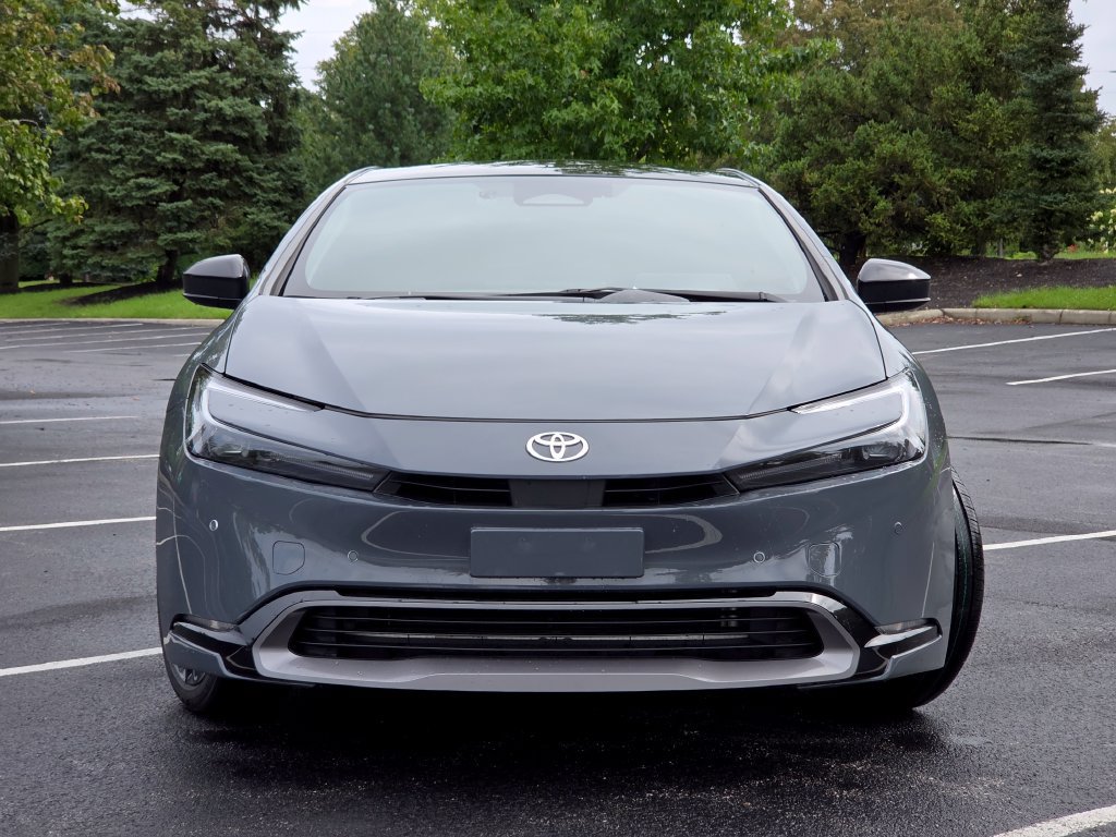 Used 2023 Toyota Prius XLE AWD/4WD image 19