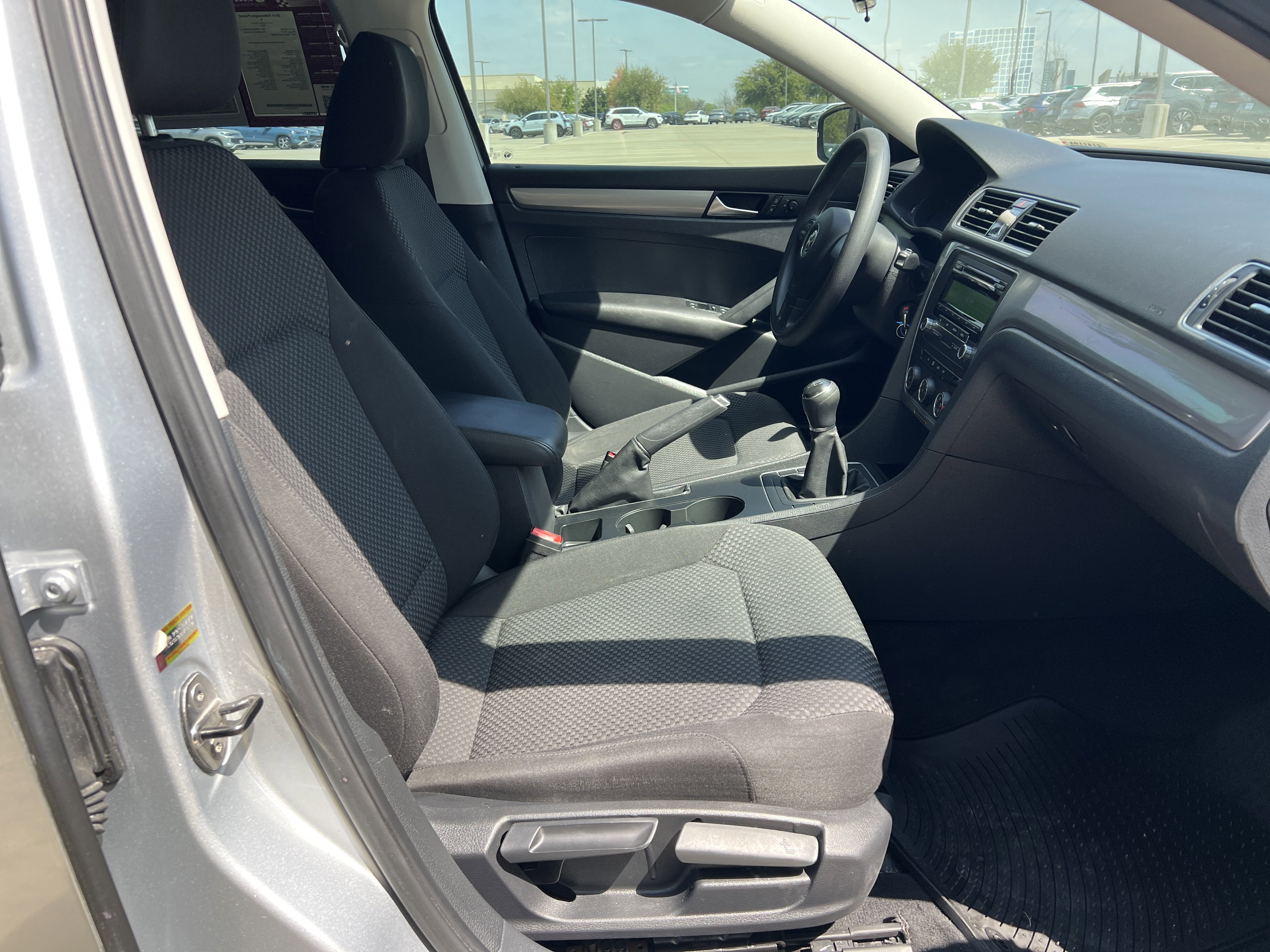 Used 2014 Volkswagen Passat S image 25