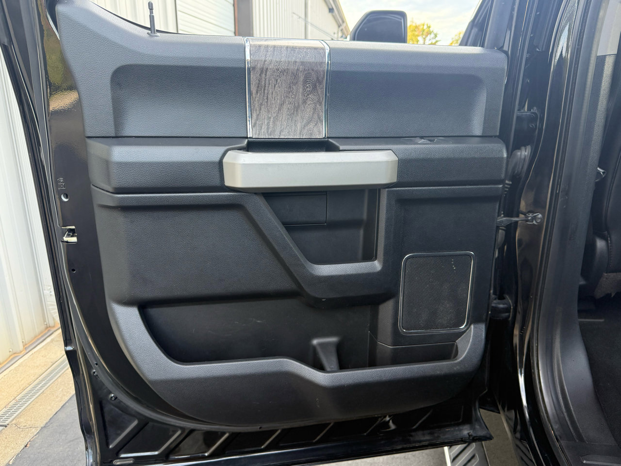 Used 2017 Ford F250 Lariat w/ Lariat Value Package image 33